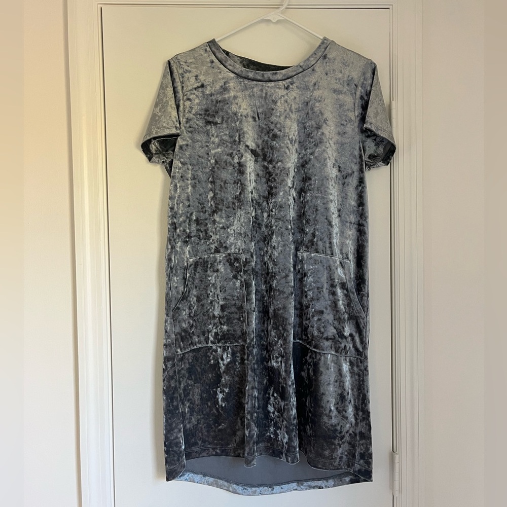 Velvet dress with pockets!!